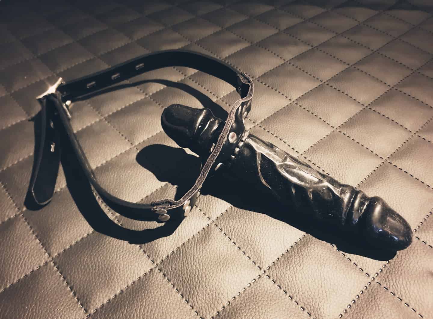 Mistress Sinister Dildoknebel Mistress Sinister Dildoknebel