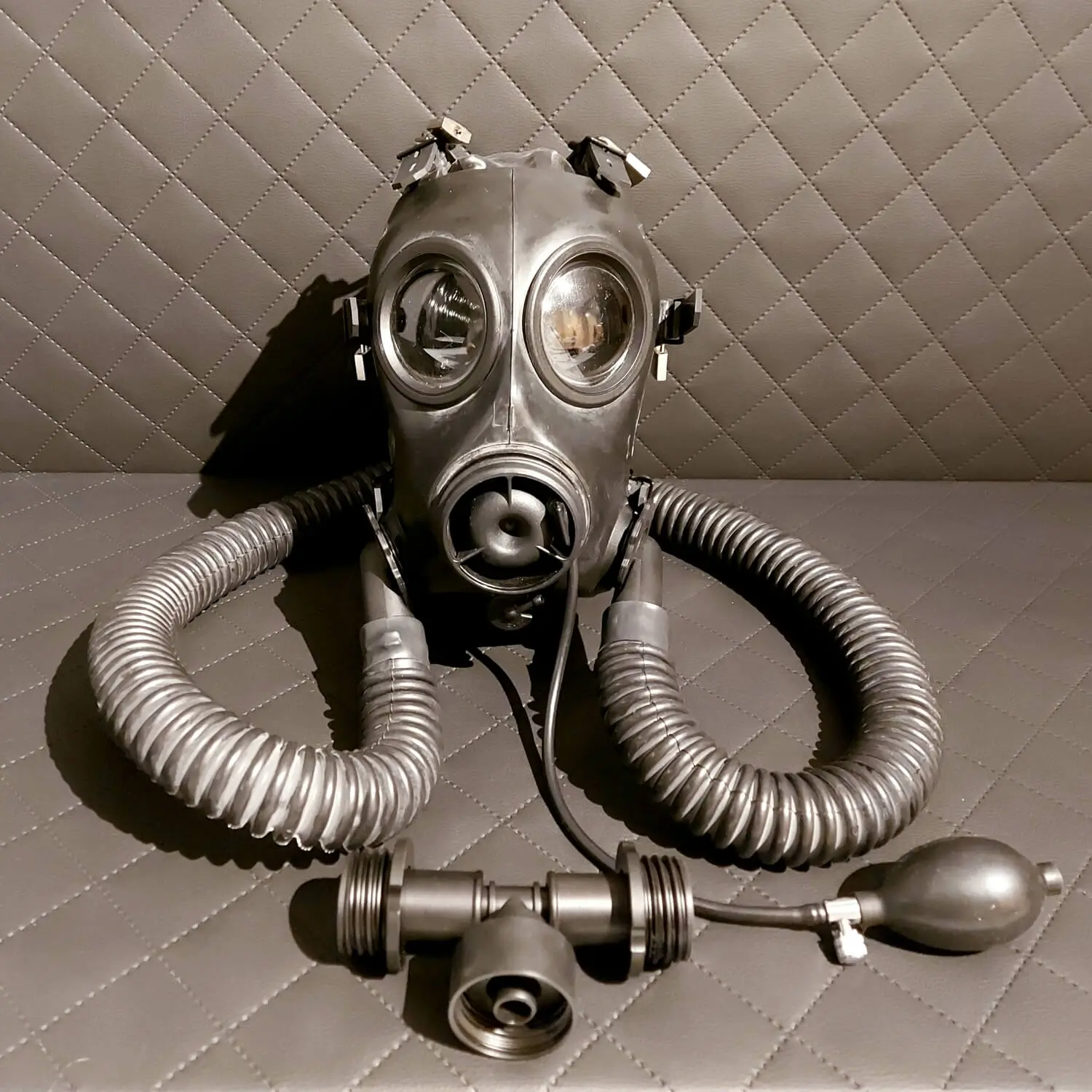 Mistress Sinister Gasmaske