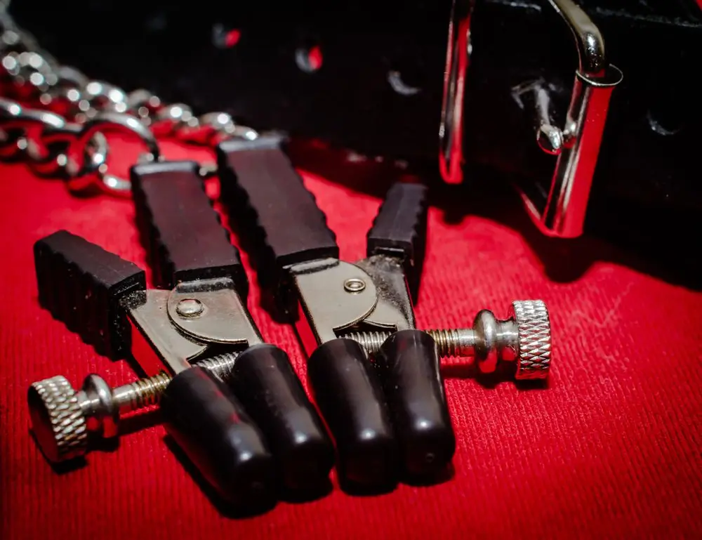 Mistress Sinister Klammern